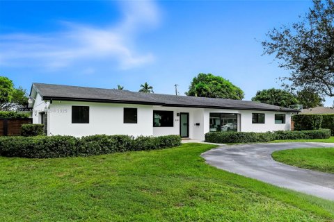Casa en venta en Miami, Florida, 4 dormitorios, 268.12 m2 № 1943751 - foto 2