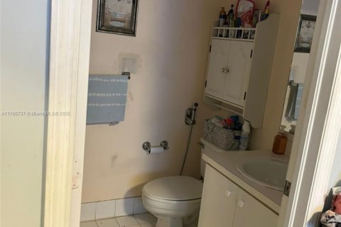 Townhouse in Miami, Florida 2 bedrooms, 116.13 sq.m. № 1707304 - photo 10