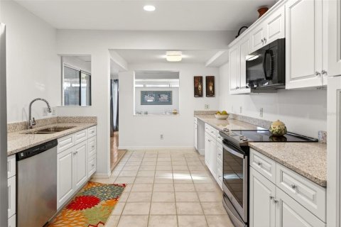 Townhouse in Ocala, Florida 3 bedrooms, 180.88 sq.m. № 2214323 - photo 13