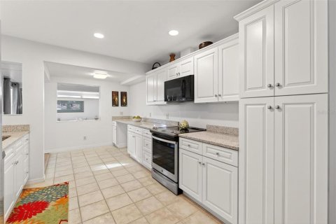 Townhouse in Ocala, Florida 3 bedrooms, 180.88 sq.m. № 2214323 - photo 12