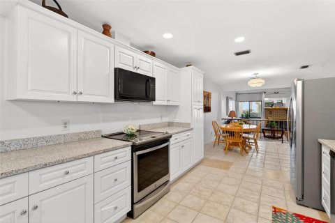 Townhouse in Ocala, Florida 3 bedrooms, 180.88 sq.m. № 2214323 - photo 11