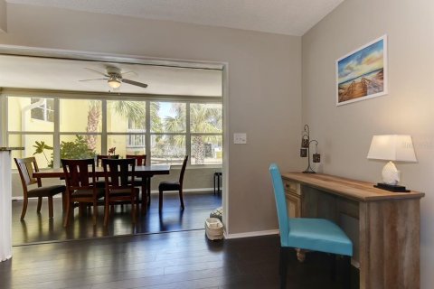 Villa ou maison à louer à Sarasota, Floride: 2 chambres, 106.28 m2 № 2098904 - photo 6