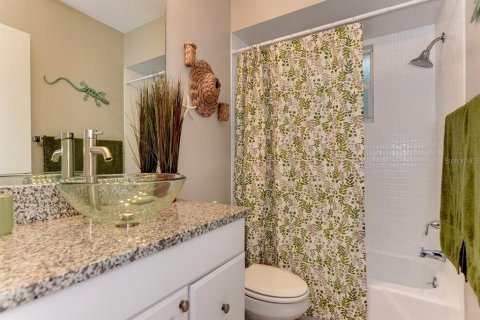 Villa ou maison à louer à Sarasota, Floride: 2 chambres, 106.28 m2 № 2098904 - photo 12