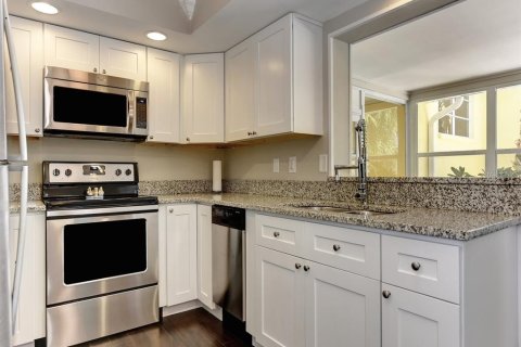 Villa ou maison à louer à Sarasota, Floride: 2 chambres, 106.28 m2 № 2098904 - photo 8