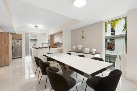 Condominio en alquiler en Bay Harbor Islands, Florida, 5 dormitorios, 260.5 m2 № 1872061 - foto 9