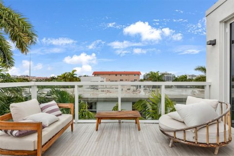 Condominio en alquiler en Bay Harbor Islands, Florida, 5 dormitorios, 260.5 m2 № 1872061 - foto 20