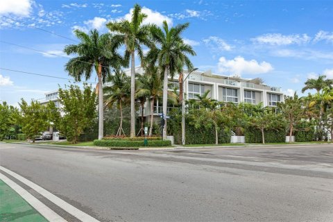 Condominio en alquiler en Bay Harbor Islands, Florida, 5 dormitorios, 260.5 m2 № 1872061 - foto 1