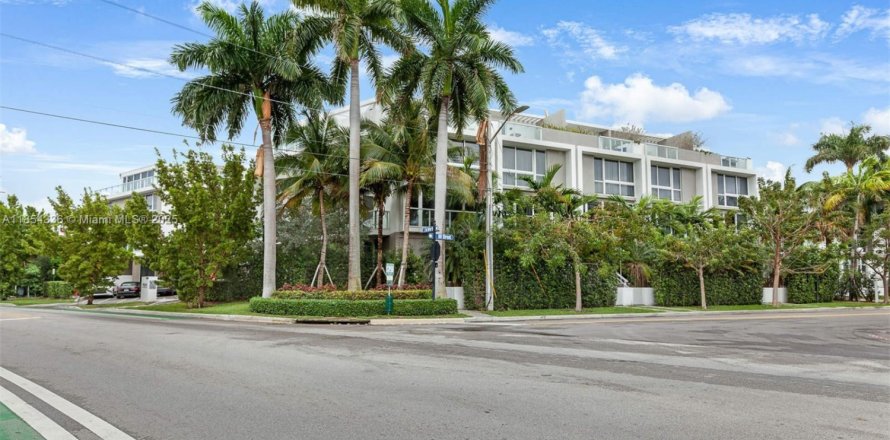 Condominio en Bay Harbor Islands, Florida, 5 dormitorios  № 1872061