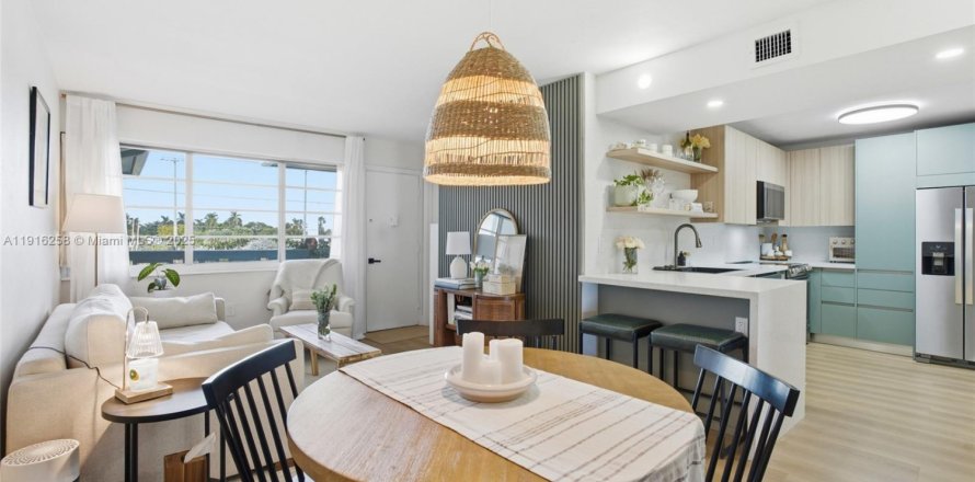 Кондоминиум с 2 спальнями в Майами-Бич, Флорида № 1970935