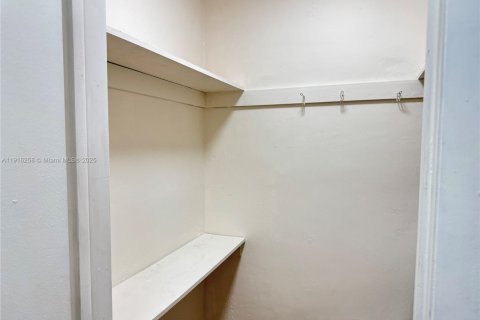 Купить кондоминиум в Майами-Бич, Флорида 2 спальни, 71.35м2, № 1970935 - фото 14