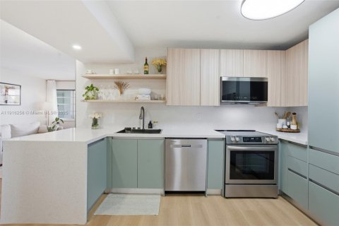 Купить кондоминиум в Майами-Бич, Флорида 2 спальни, 71.35м2, № 1970935 - фото 10