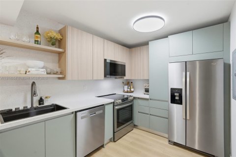 Купить кондоминиум в Майами-Бич, Флорида 2 спальни, 71.35м2, № 1970935 - фото 13