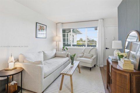 Купить кондоминиум в Майами-Бич, Флорида 2 спальни, 71.35м2, № 1970935 - фото 5