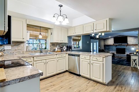 House in Mulberry, Florida 4 bedrooms, 229.75 sq.m. № 2095357 - photo 7