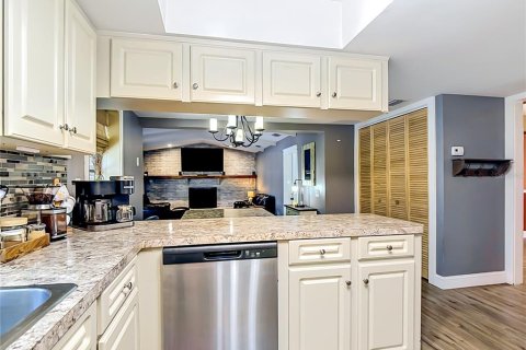 House in Mulberry, Florida 4 bedrooms, 229.75 sq.m. № 2095357 - photo 10