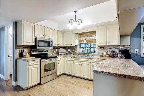 House in Mulberry, Florida 4 bedrooms, 229.75 sq.m. № 2095357 - photo 11