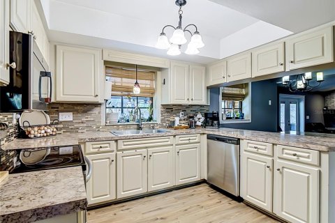 House in Mulberry, Florida 4 bedrooms, 229.75 sq.m. № 2095357 - photo 8