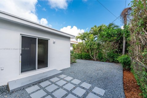 House in Coral Gables, Florida 3 bedrooms, 110.74 sq.m. № 1927263 - photo 10