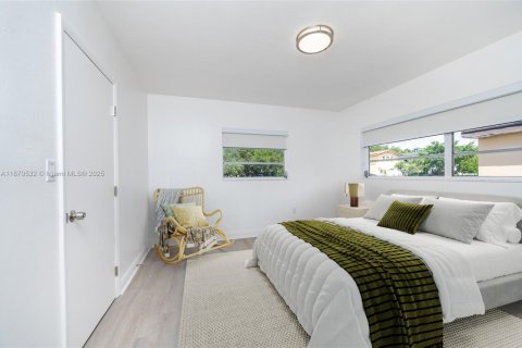 House in Coral Gables, Florida 3 bedrooms, 110.74 sq.m. № 1927263 - photo 25