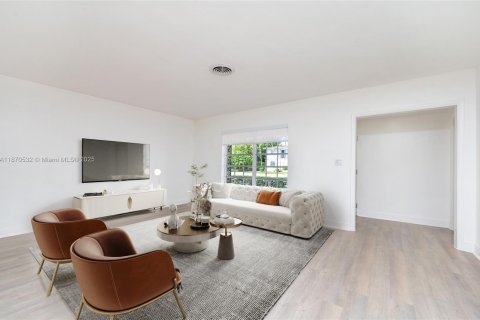 House in Coral Gables, Florida 3 bedrooms, 110.74 sq.m. № 1927263 - photo 14