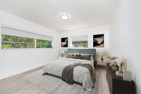 House in Coral Gables, Florida 3 bedrooms, 110.74 sq.m. № 1927263 - photo 28