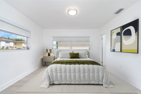 House in Coral Gables, Florida 3 bedrooms, 110.74 sq.m. № 1927263 - photo 23