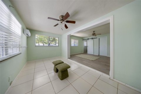 Villa ou maison à vendre à Pompano Beach, Floride: 3 chambres, 184.04 m2 № 1999350 - photo 18