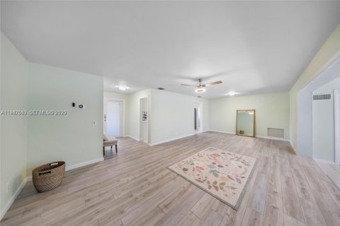 Villa ou maison à vendre à Pompano Beach, Floride: 3 chambres, 184.04 m2 № 1999350 - photo 12