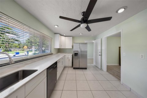 Villa ou maison à vendre à Pompano Beach, Floride: 3 chambres, 184.04 m2 № 1999350 - photo 14