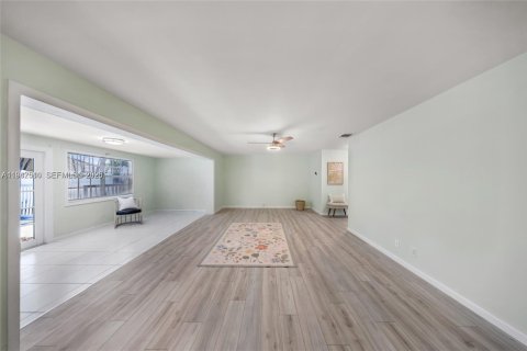 Villa ou maison à vendre à Pompano Beach, Floride: 3 chambres, 184.04 m2 № 1999350 - photo 10