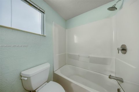 Villa ou maison à vendre à Pompano Beach, Floride: 3 chambres, 184.04 m2 № 1999350 - photo 29