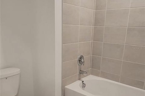 Снять в аренду виллу или дом в Дэвенпорт, Флорида 9 комнат, 220.18м2, № 1916168 - фото 2