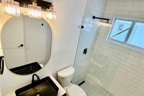 House in Hallandale Beach, Florida 3 bedrooms, 102.19 sq.m. № 1989674 - photo 13