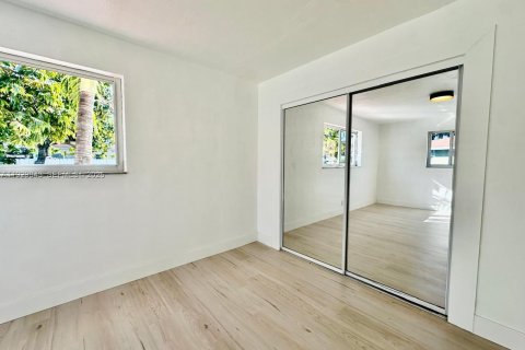 House in Hallandale Beach, Florida 3 bedrooms, 102.19 sq.m. № 1989674 - photo 15