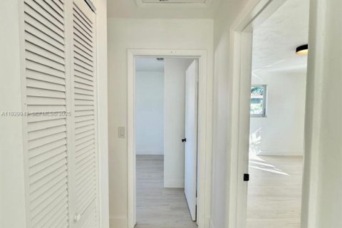 House in Hallandale Beach, Florida 3 bedrooms, 102.19 sq.m. № 1989674 - photo 17
