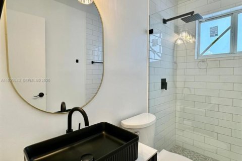 House in Hallandale Beach, Florida 3 bedrooms, 102.19 sq.m. № 1989674 - photo 12