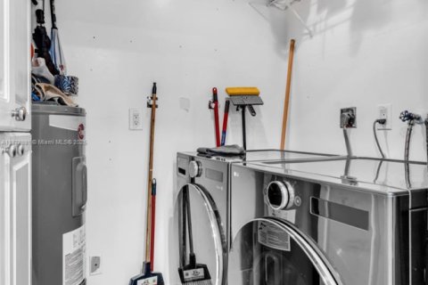 Touwnhouse à vendre à Hollywood, Floride: 3 chambres, 126.35 m2 № 1895970 - photo 16