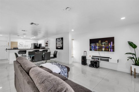 Touwnhouse à vendre à Hollywood, Floride: 3 chambres, 126.35 m2 № 1895970 - photo 9