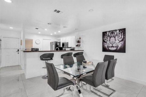 Touwnhouse à vendre à Hollywood, Floride: 3 chambres, 126.35 m2 № 1895970 - photo 7