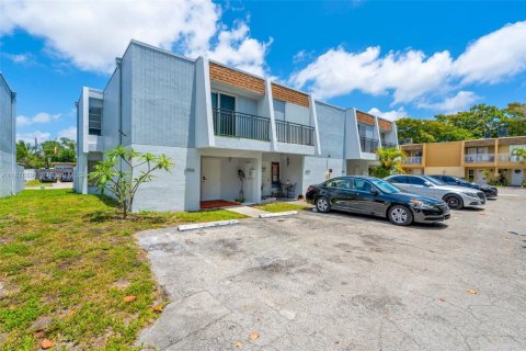 Touwnhouse à vendre à Hollywood, Floride: 3 chambres, 126.35 m2 № 1895970 - photo 3