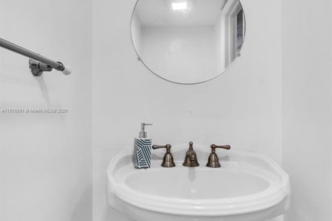 Touwnhouse à vendre à Hollywood, Floride: 3 chambres, 126.35 m2 № 1895970 - photo 15