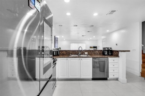 Touwnhouse à vendre à Hollywood, Floride: 3 chambres, 126.35 m2 № 1895970 - photo 14