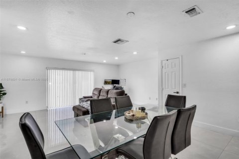 Touwnhouse à vendre à Hollywood, Floride: 3 chambres, 126.35 m2 № 1895970 - photo 6