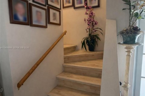 Casa en venta en Hialeah, Florida, 4 dormitorios, 132.39 m2 № 2031810 - foto 7