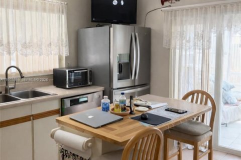 Casa en venta en Hialeah, Florida, 4 dormitorios, 132.39 m2 № 2031810 - foto 13