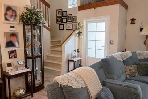 Casa en venta en Hialeah, Florida, 4 dormitorios, 132.39 m2 № 2031810 - foto 6