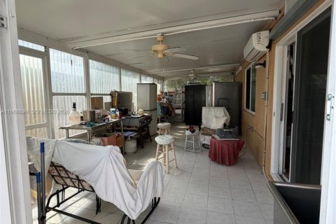 Casa en venta en Hialeah, Florida, 4 dormitorios, 132.39 m2 № 2031810 - foto 23