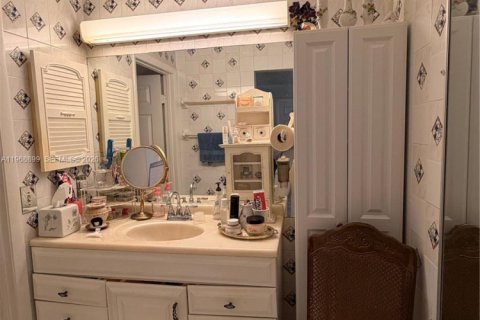 Casa en venta en Hialeah, Florida, 4 dormitorios, 132.39 m2 № 2031810 - foto 18