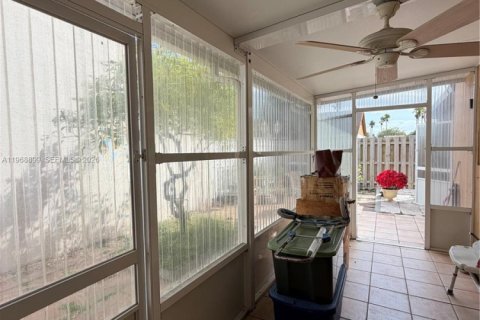 Casa en venta en Hialeah, Florida, 4 dormitorios, 132.39 m2 № 2031810 - foto 22