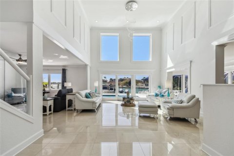 House in Belleair Beach, Florida 5 bedrooms, 352.38 sq.m. № 1675237 - photo 26